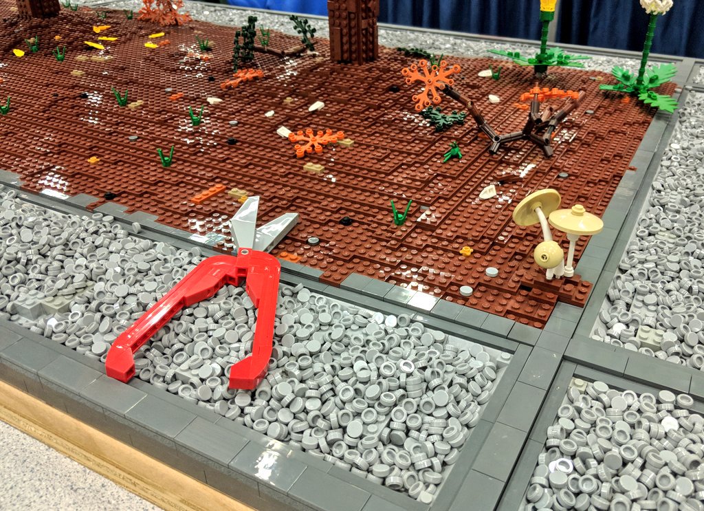 BeyondtheBrick's tweet photo. Fantastic work by PortLUG on this #LEGO rose garden! #brickscascade2018 #brickscascade @brickscascade https://t.co/6MKFaPdAWs