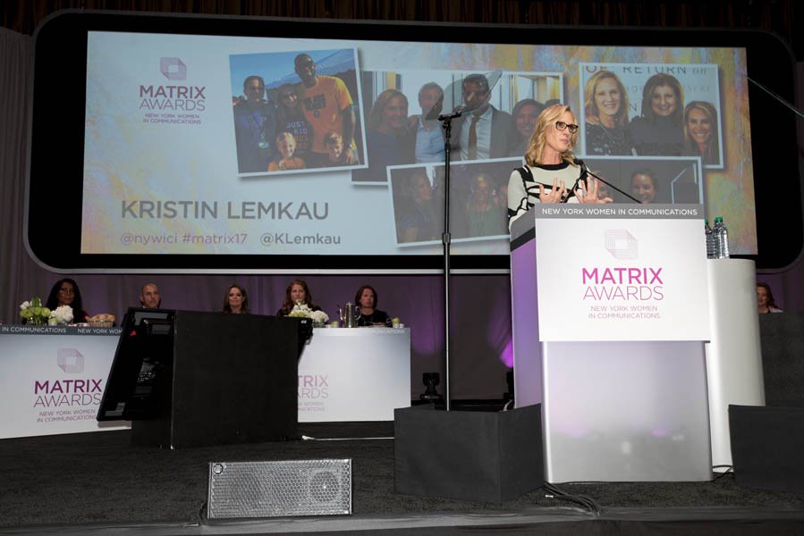 NYWICI's tweet photo. “If I lived my life 10 times over, there were nine other ways this could have turned out. The version I’m living is by far the best.” #Matrix17 honoree @KLemkau, JPMorgan Chase Chief Marketing Officer #FlashbackFriday https://t.co/Fl7TWDWLAo