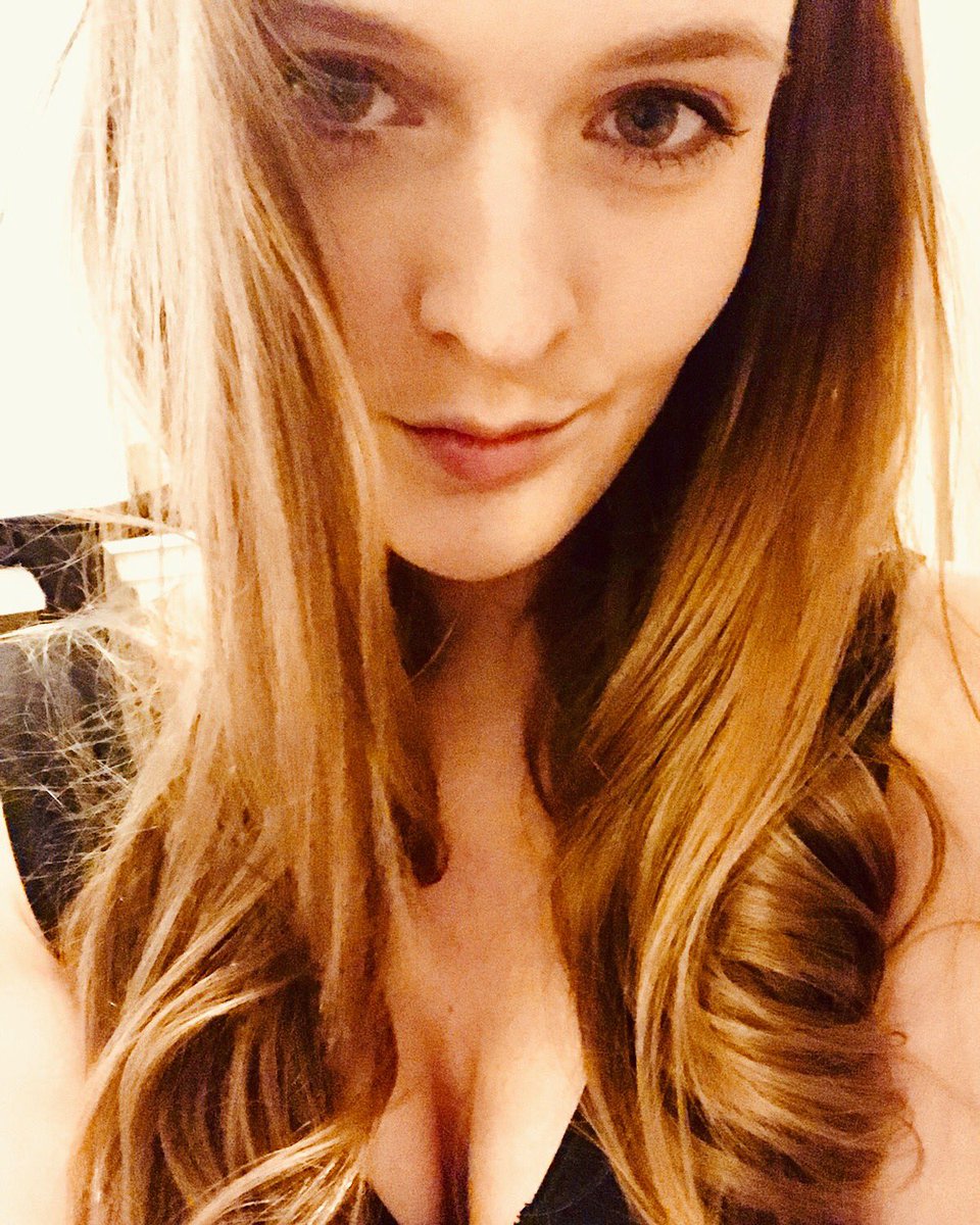 DFTOtv's tweet photo. Love this girl so much, so beautiful. #girlfriend #breastfeeding #love #girlfriendoftheyear @xColdNight https://t.co/cU3R1pBLP9