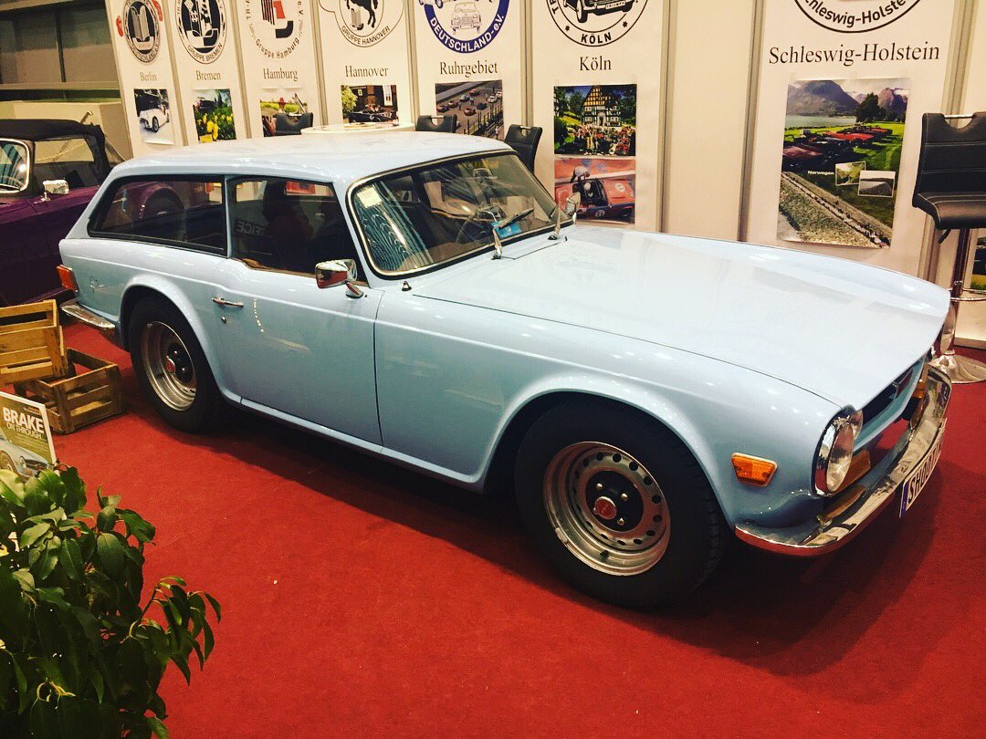 Grips_Garage's tweet photo. It’s been awhile now, but hey, greetings from Techno Classica Essen! #classiccars #triumph https://t.co/erjGMzUgiW