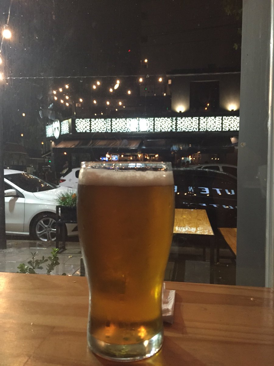 merygranate's tweet photo. #WeizenIpa #LlueveEnLanusCity #Biernes 😊😊 https://t.co/kgIHPsv3M2