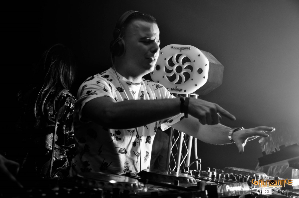 psicored_dj's tweet photo. Una semana...con muchísimas ganas de reventar Sala Cine Carrizo 🔊😎🔊
.
#connexions #echabass #djocram #newdynamix #psicored #contundance #defcronic #tilthammer #tommyrockz #aida #mrdj #thebloopnoise #stewe #salacinecarrizo #carrizodelaribera #leon #spain #hardgroove #hardtechno https://t.co/xIGAoleVfQ