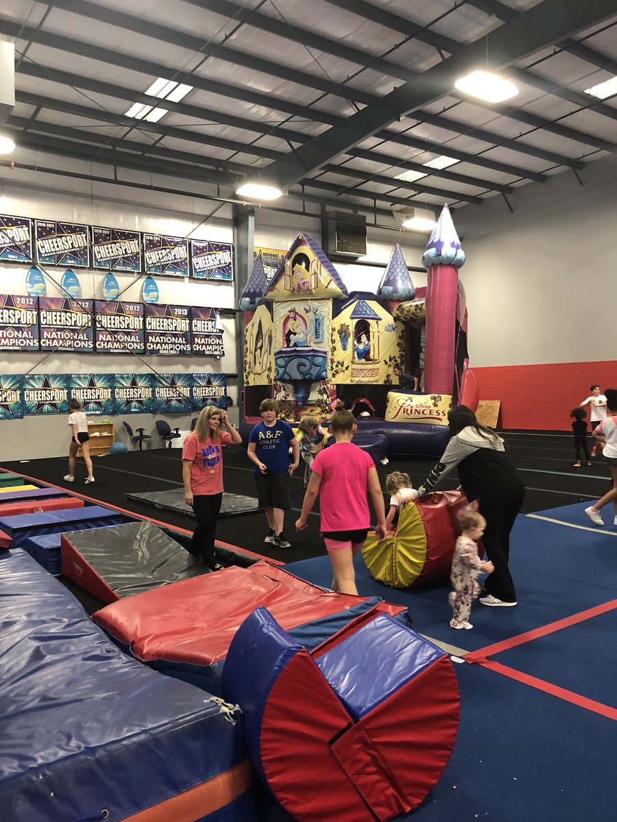 _Georgia_Heat's tweet photo. Having a blast with #BlackIce🔥❄️ at Fun Friday! #HeatKids #FierceasFire 🔥 https://t.co/pI1AsBGS9H