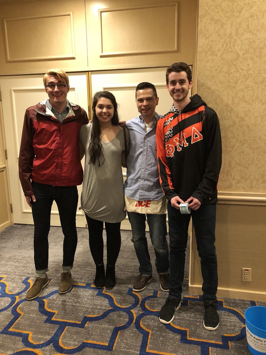 PMDNuXi's tweet image. Come check out the Drag Show at the Holiday Inn by the bay tonight! Our brothers will be volunteering all evening with Alpha Xi Delta! #pmd #nuxi