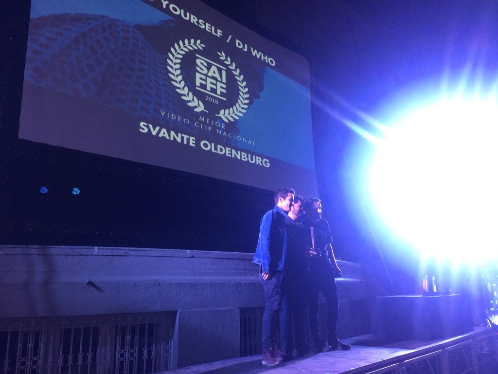 CulturaProvi's tweet photo. PREMIACIÓN. Primera categoría premiada del @saifffchile fue al Mejor Video Clip Nacional 👏👏👏🎬 “Yourself” / DJ Who #SAIFFF3 https://t.co/Y0hs8J5jkS