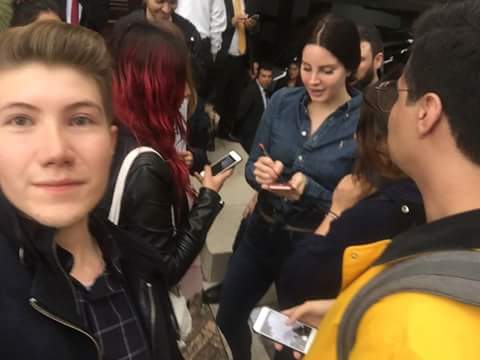 _DelReyPeru_'s tweet photo. Lana con fans en Colombia https://t.co/6UojK4IPEB