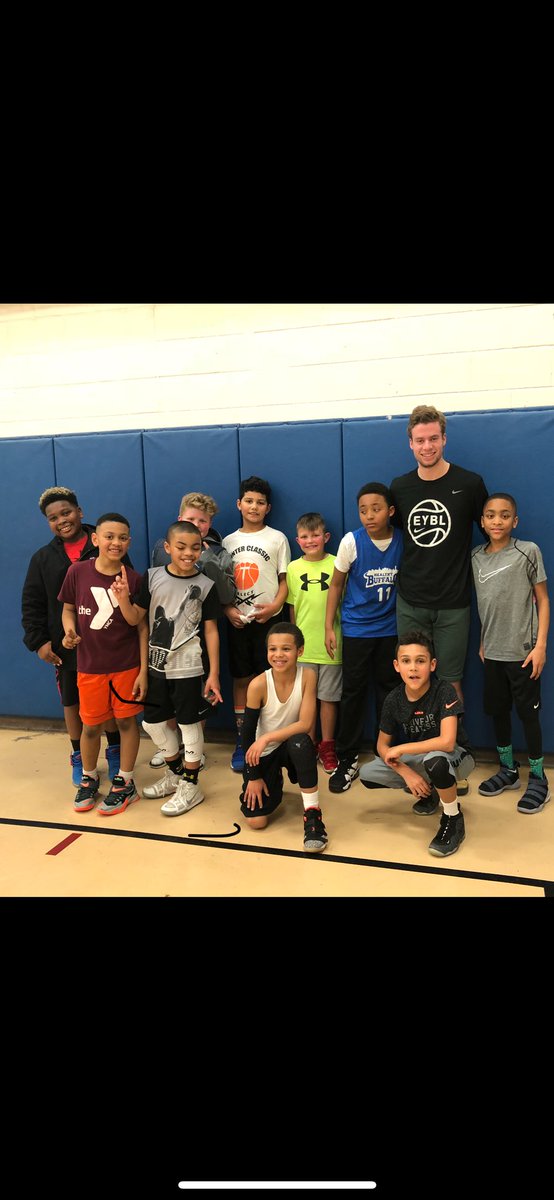 WillSouthHoops's tweet photo. Big shoutout to all the kids from the 21st century Gloria Parks after school program for coming out today! @gregdolan_ had a great time training with you guys! https://t.co/BUMSqeGTdk