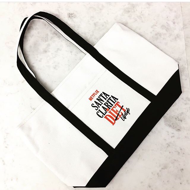 drewsevolution's tweet image. #SantaClaritaDiet was awesome!  @netflix Is there anyway to score some of these awesome promotional items? @Netflix_CA I would love to add them to my collection! 🍽