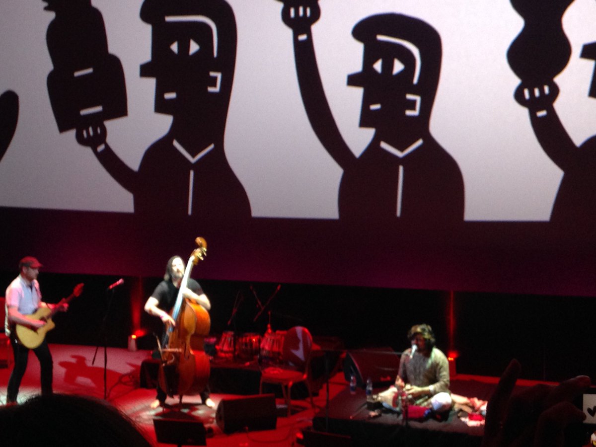 oskarvizan's tweet photo. Mesmerizing performance by @YorksThorneKhan @sciencemuseum Beautiful stuff.. @jamesyorkston. So glad you liked the way I treated your guitars in the upcoming @ManikaKaur Sacred Words album. Thank you for tonight it was awesome. https://t.co/JHHkXkUEjq