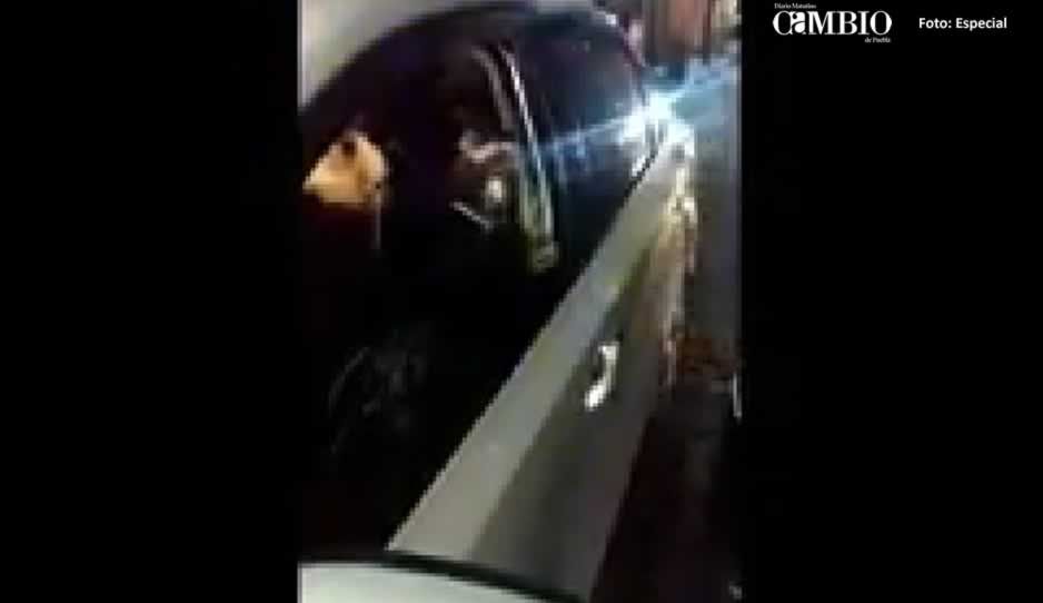 Diario_Cambio's tweet photo. #LordUber maneja ebrio y se niega a la prueba del alcoholímetro en retén de Cholula https://t.co/Bn0BLBIlQP https://t.co/y6U7lkfqMg
