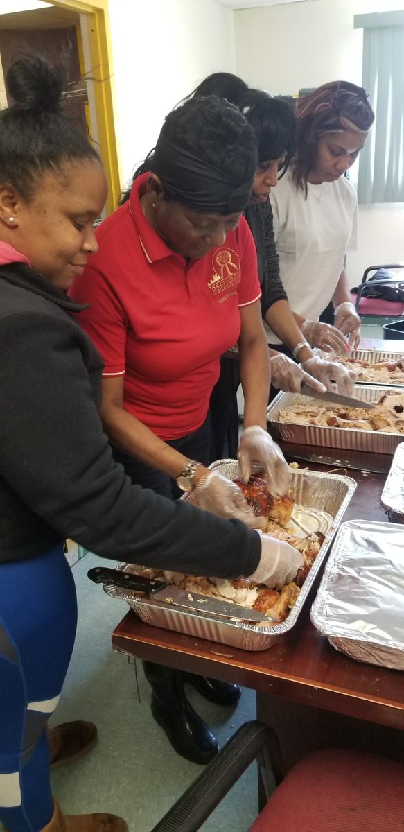 Reedsrefuge's tweet photo. Take a look at some of the awesome pictures from yesterday's #CommunityFeeding! We had such a great turnout here at #ReedsRefugeCenter and would like to #thank everyone involved! Be sure to join us next time! #ReedsCares #ReedsFeeds https://t.co/yHH9rOI8C2