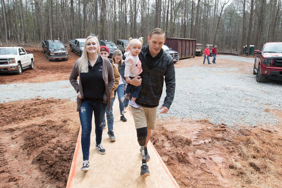GarySiniseFound's tweet photo. Check out these photos from the #WallsofHonor event for US Army SGT Eric Hunter (Ret.) and his family in #Georgia today. More photos here: https://t.co/HeEluk01dt https://t.co/aFM8vJumjh