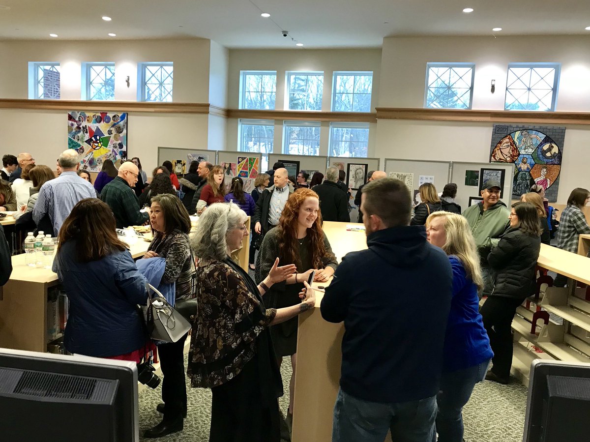MonaLisaLvsHeah's tweet photo. Honored to help out longtime art education friend, Carolann @tebbettsart by speaking at the inaugural induction of the Franklin High School National Art Honor Society this evening. It was a wonderful gathering of this art-loving community! @FranklinPSart https://t.co/C7L5qS2Ntl