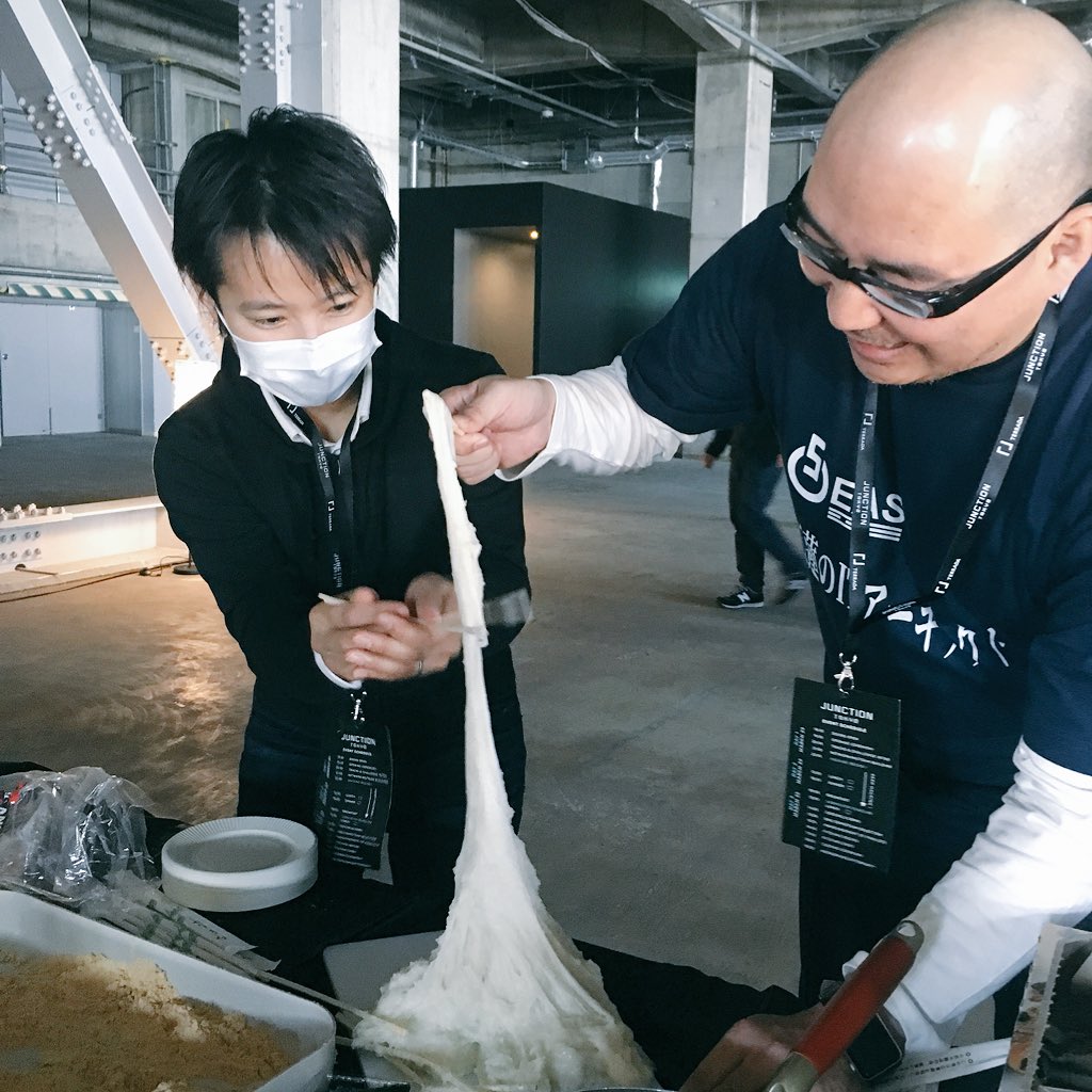 JunctionXTokyo's tweet photo. Breakfast is served! Come by to get some bread and muffins or try some freshly made (very sticky) mochi!! #JunctionTY18 https://t.co/FGNExmiJQB