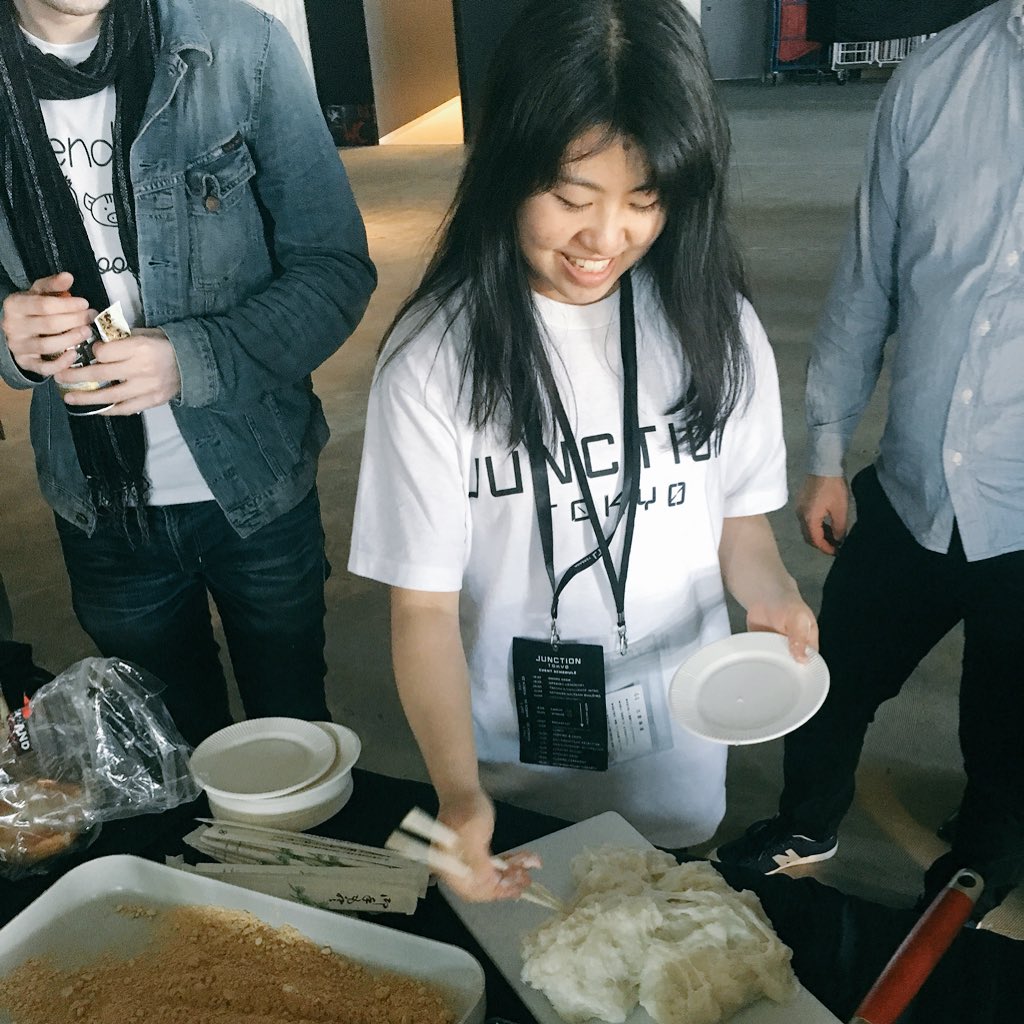 JunctionXTokyo's tweet photo. Breakfast is served! Come by to get some bread and muffins or try some freshly made (very sticky) mochi!! #JunctionTY18 https://t.co/FGNExmiJQB