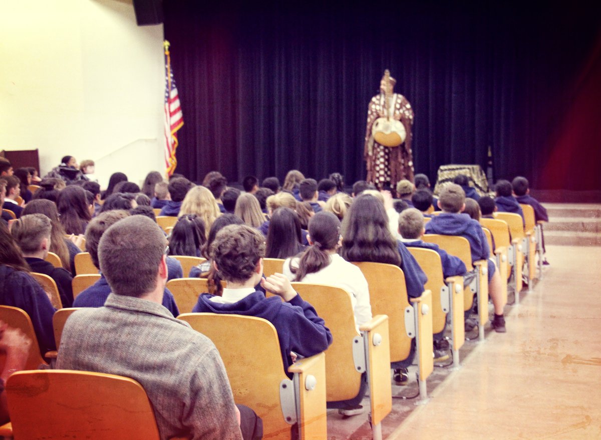 ELCyrs's tweet photo. In conversation with the custodian, we realized today is my 12th year visiting #NewcombAcademy @LBSchools! #Blessed to be doing what I love to do and I’m continually inspired by our youth the world over. https://t.co/LnWXwzCLni https://t.co/2MvQ0xeEWB
