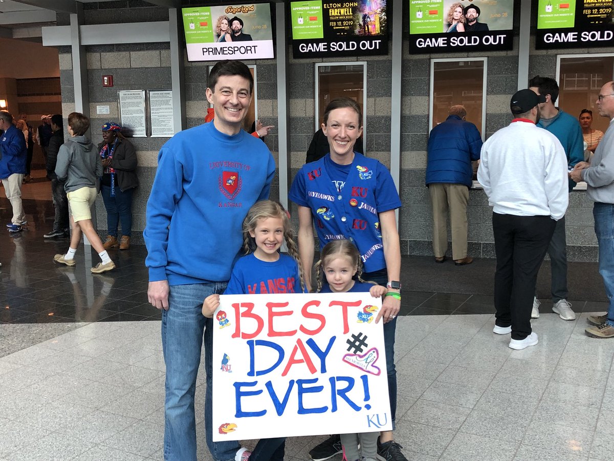 CHICenterOmaha's tweet photo. We want to give a special shout out to Chris Jessen and his beautiful family – we hope you had the BEST DAY EVER!

Thanks for letting @centurylinkoma be a part of your special memory.❤️ https://t.co/QI88kPThVV
