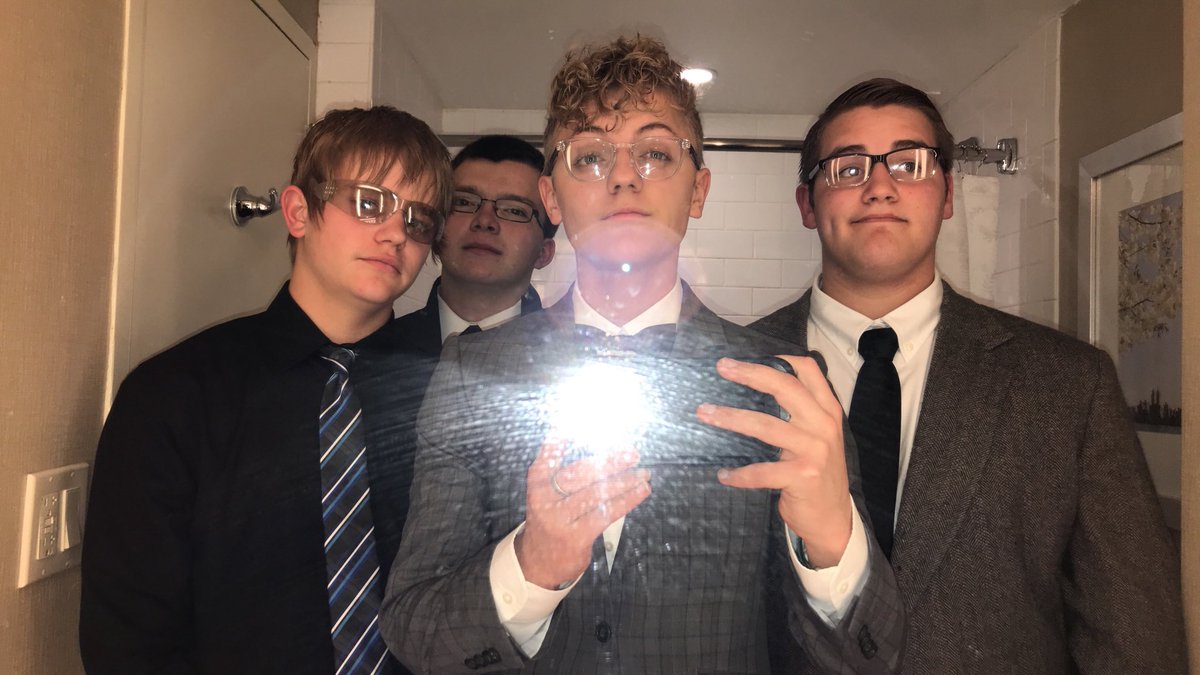 dane_colclasure's tweet photo. Broadway tonight, we all lookin fly🔥 https://t.co/eHBOTx6mrD