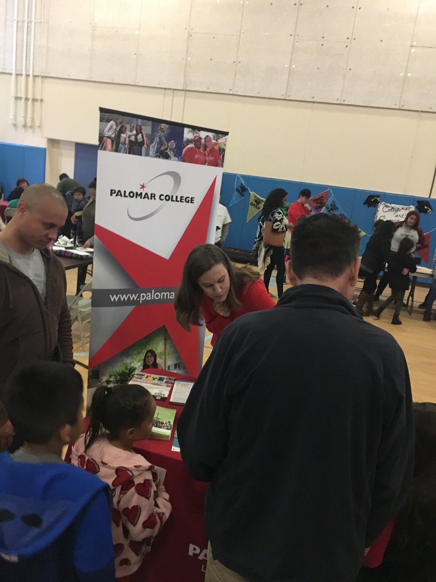 vmcorvo3's tweet photo. College and Career Night a huge success!  @stephvasquez25 @Olive_Falcons #WAVEpact @VistaBlueprint https://t.co/6Gwoedv86V