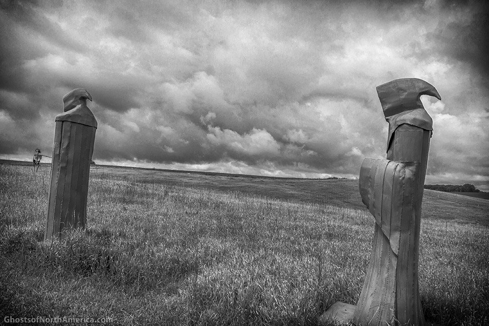 GhostsofNA's tweet photo. Album cover anyone? #creepy #folkart #southdakota more: https://t.co/r8Oe1eZodS https://t.co/LrOEqJVyMB