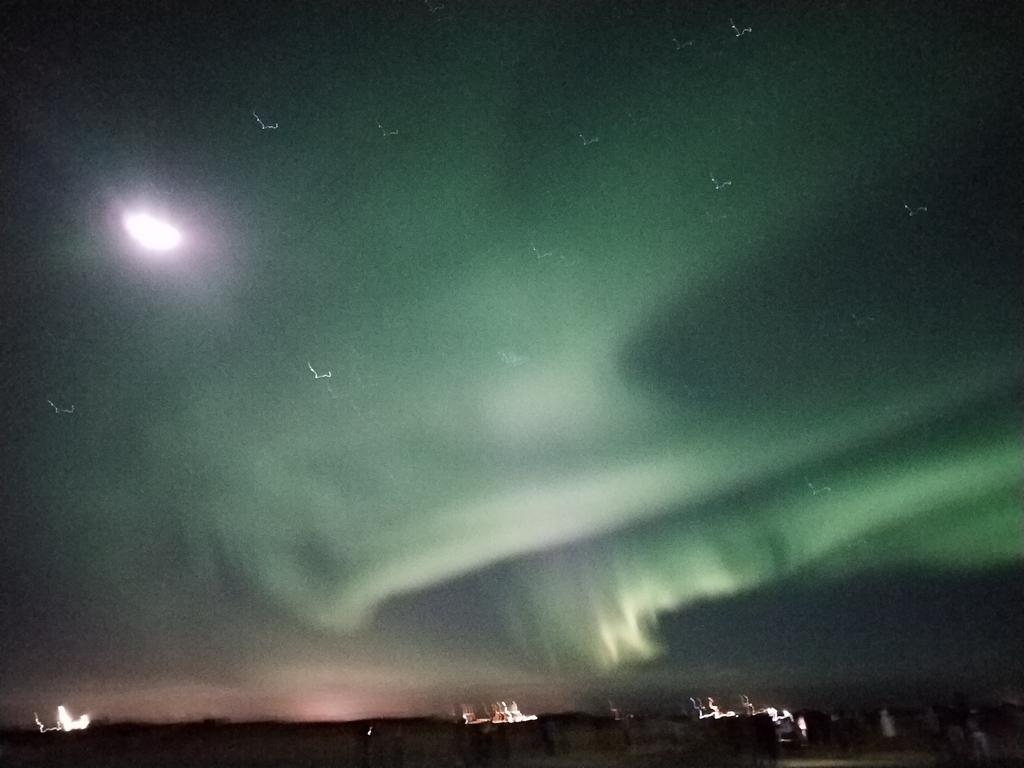 aishatweeted's tweet photo. #NOFILTER, taken on my @Samsung Galaxy S7 on Pro/manual mode!!!! #NorthernLights #AuroraBorealis https://t.co/ow8nquKPaN