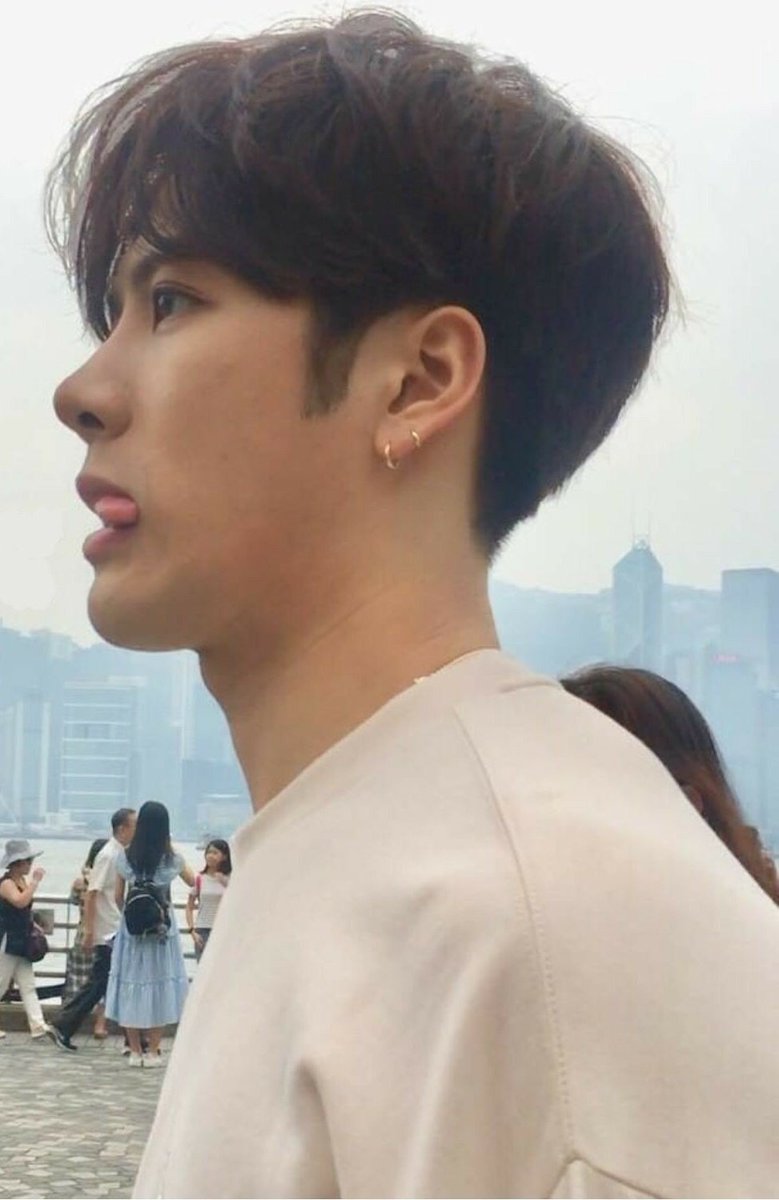 wangspic's tweet photo. imagine being this close to him https://t.co/9qovwWoj9k