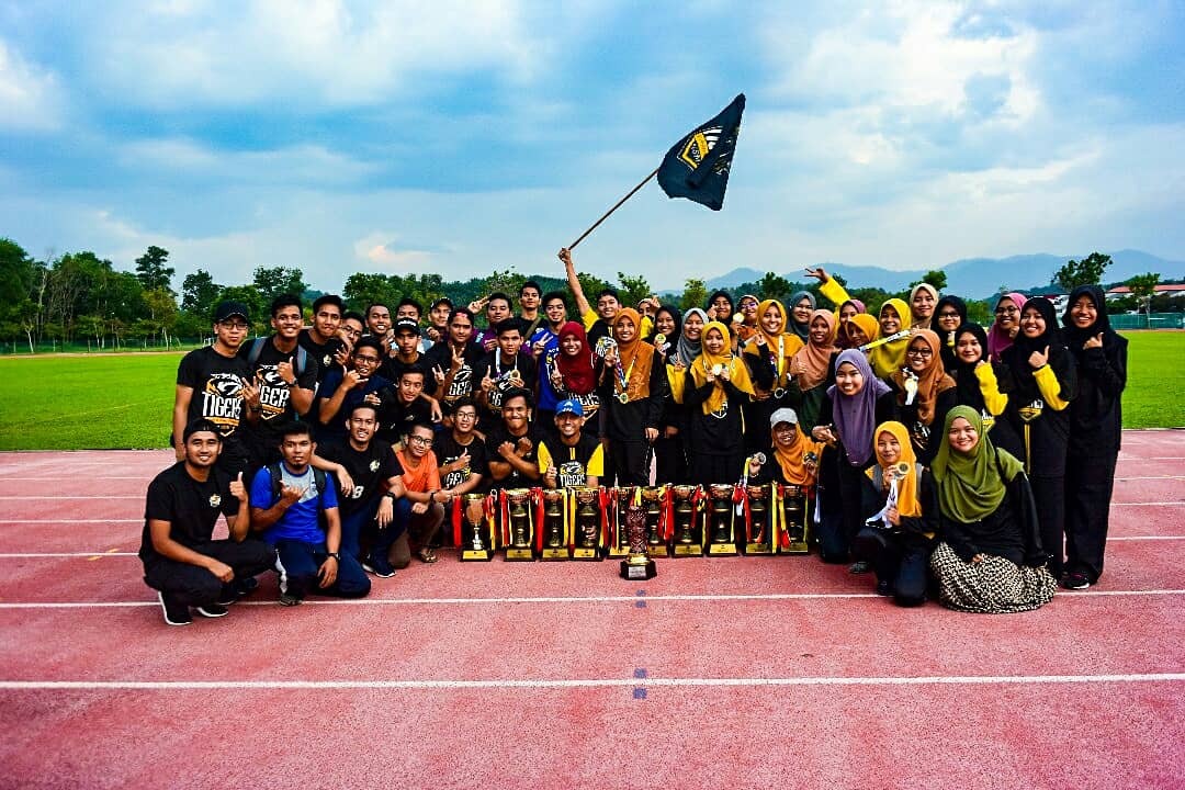 sekrefast_usim's tweet photo. [ SUFA 2018 ]

Keputusan Keseluruhan SUFA'18 

🏆Juara: FBEaST (86 mata)
🏆Naib Juara: FEM (51 mata)
🏆Tempat Ketiga: FPQS (49 mata)
🏆Tempat Keempat: FPBU (42 mata)

Tahniah team FBEaST atas kejayaan juara kesuluruhan SUFA'18👏👏

#SUFA2018
#FitUSIM
#FBEaST
#FSTigers
#FKABWolves https://t.co/f8FQAAYSMa