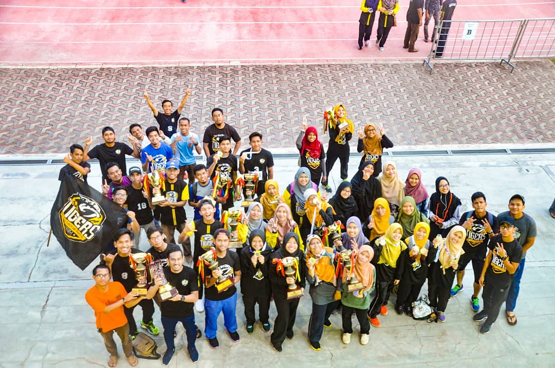 sekrefast_usim's tweet photo. [ SUFA 2018 ]

Keputusan Keseluruhan SUFA'18 

🏆Juara: FBEaST (86 mata)
🏆Naib Juara: FEM (51 mata)
🏆Tempat Ketiga: FPQS (49 mata)
🏆Tempat Keempat: FPBU (42 mata)

Tahniah team FBEaST atas kejayaan juara kesuluruhan SUFA'18👏👏

#SUFA2018
#FitUSIM
#FBEaST
#FSTigers
#FKABWolves https://t.co/f8FQAAYSMa