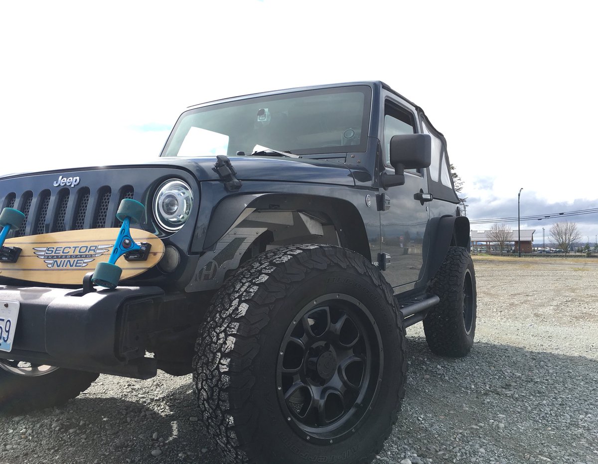 Loving the nice weather! Got some new #Gullwing Louie Pro trucks ready to bomb some hills!! #JeepLife #JeepMafia <a href="/Jeep/">Jeep</a> <a href="/Sector9/">Sector 9 Skateboards</a>