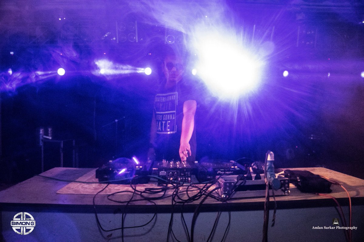 djsimong's tweet photo. #Indiadj #stageislife #giglife #concertlife #edm #Indianedm #lovemyjob #edmislife #stagelight #gigtour #loveofmylifeedm #stagelife #stagelighting #dj #djlife #concert #djs #partytime #music #edmlifestyle #edmmusic #edmfamily #edmvibes #edmfestival #instadaily #bestpicoftheday https://t.co/cuEXfzltR8