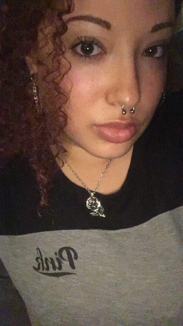 arthoeauntie's tweet image. #washedtwitter do I need to fill out an application or can y’all just dap me up and welcome me to the Friday night sofa club!? 😭 #closertothirty