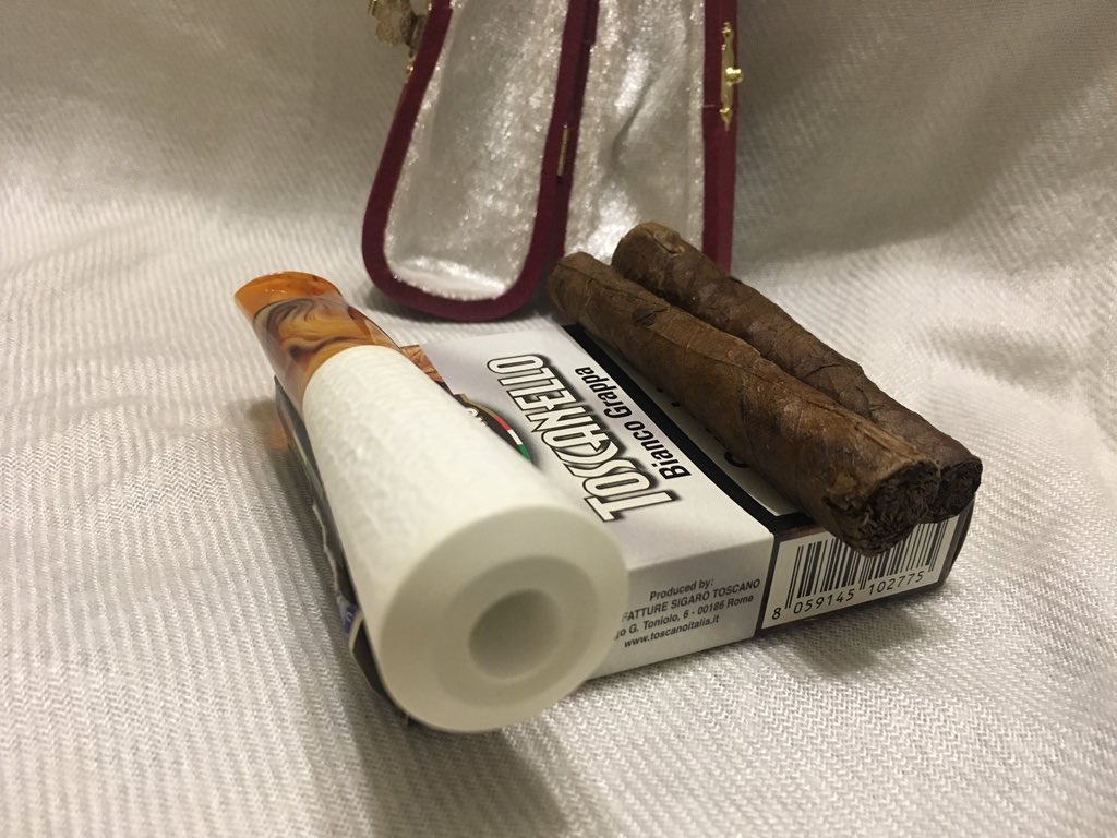CPWcalabashpipe's tweet photo. https://t.co/FOVWe5CYrB. #cigaretteholder #cigarette #cigaretteholders #cigarettesaftersex #cigarettes #mouthpiece #meerschaumcigar #meerschaumcigarholder https://t.co/ofazabFE4s