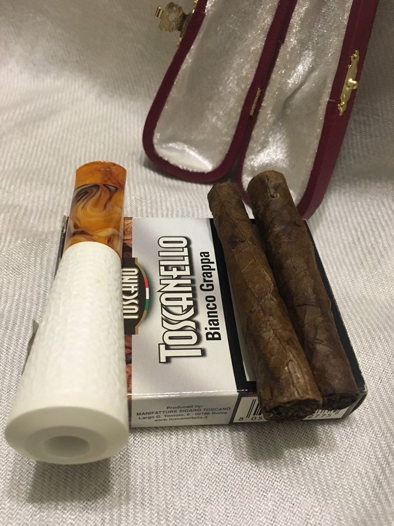CPWcalabashpipe's tweet photo. https://t.co/FOVWe5CYrB. #cigaretteholder #cigarette #cigaretteholders #cigarettesaftersex #cigarettes #mouthpiece #meerschaumcigar #meerschaumcigarholder https://t.co/ofazabFE4s