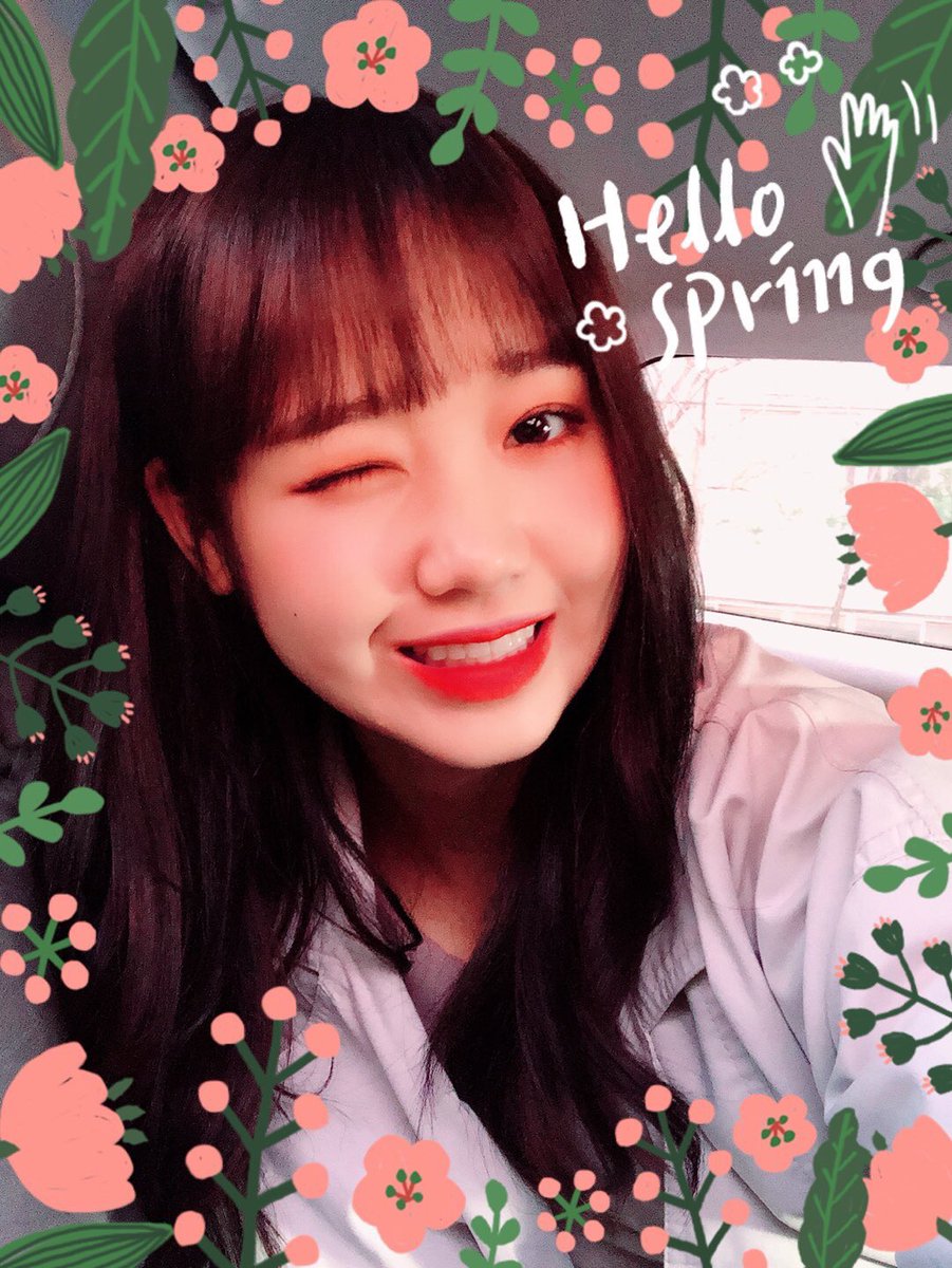 WEME_TH's tweet photo. [TRANS] @WekiMeki : 
ทุกคน, วันนี้อากาศดีมากเลยไม่ใช่หรอคะ?
ฮิฮิฮิฮิ ฤดูใบไม้ผลิกำลังจะมาจริ��แล้วว~~
หวัดดีฤดูใบผลิ!!!!!! 💐🌷🌹🌺🌸🌼🌻🥀
#ฤดูใบไม้ผลิ #ฤดูใบไม้ผลิอยู่นี่ #ครั้งแรก #ที่พวกเราเจอกัน #คือ #หน้าร้อน 🌞
©️WEKIMEKIDaily 

#WekiMeki #위키미키 #Yoojung #최유정 https://t.co/CWlRprAgIn