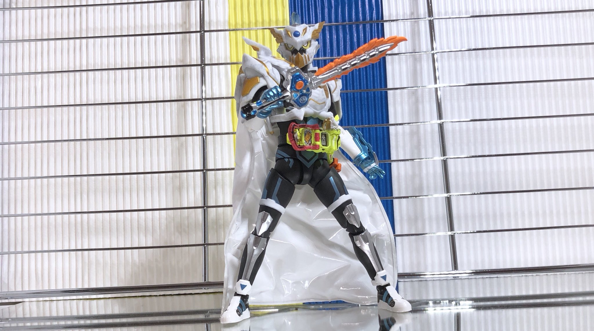 鱈井ゆう 辿る歴史目覚める騎士タドルレガシー フィギュアーツ 仮面ライダーブレイブ レガシーゲーマー Lv 100 マントを自作の物に交換 肩アーマーも胴体接続 複眼データとガシャットラベルをきろーさん作成のものを使用させていただきました 頭部分解