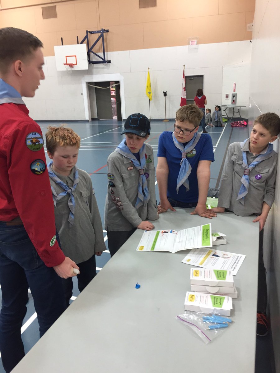 TuscanyCubs's tweet photo. Cubs learning first aid signalling and safety skills. Second week. #ScoutsDoStuff on the Canadian path. Youth asked. Scouters delivering. https://t.co/RaScjwa0im