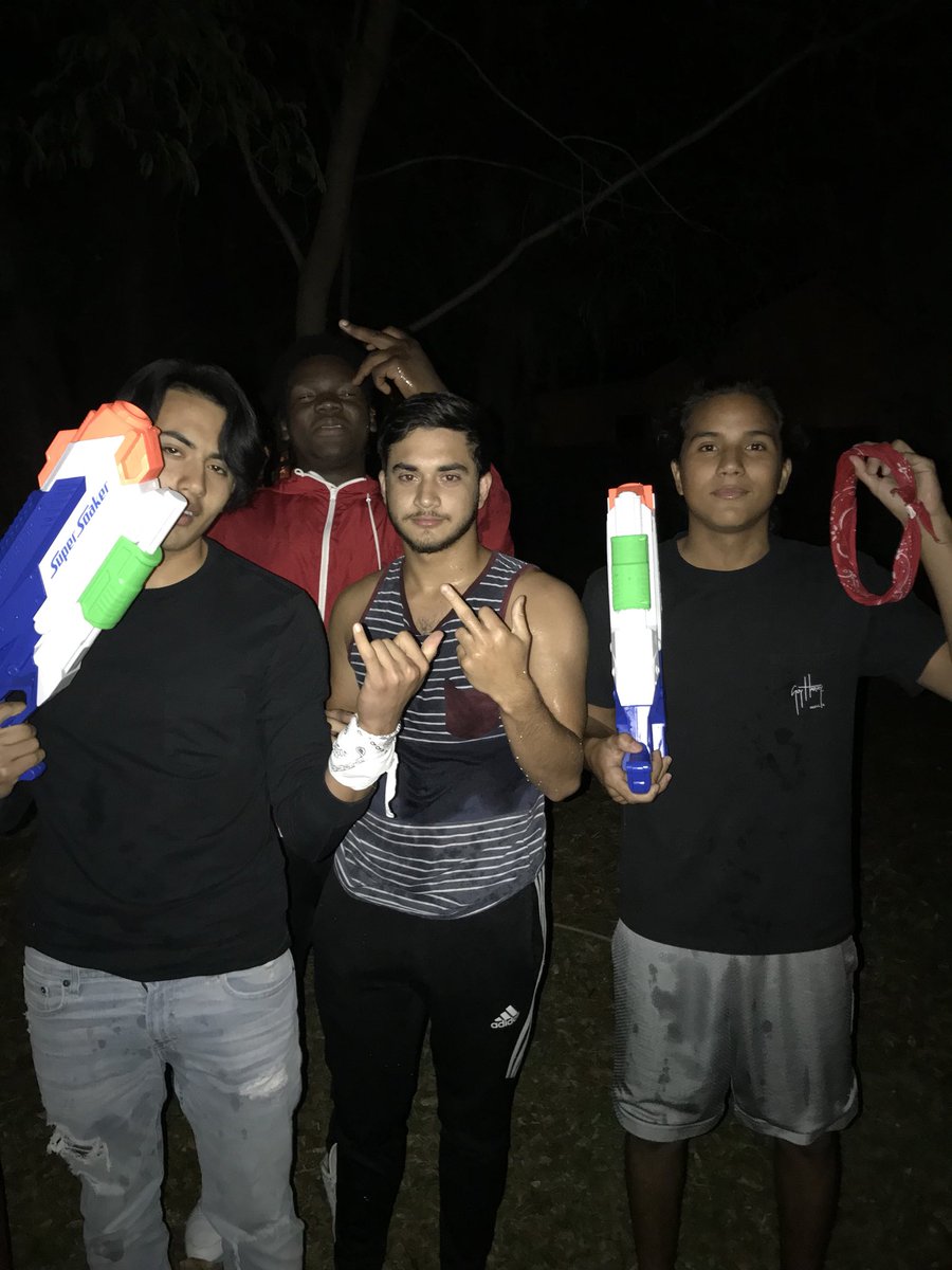 Sauly_inc's tweet photo. Wassup witcha. Migra commin. Shootas: Daniel , Saul. @Wars2018  @Wars2018 immigration services we outchea https://t.co/vB58FfgTo2