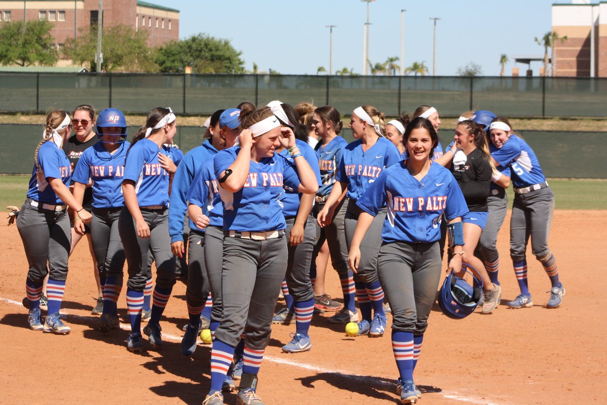 nphawks's tweet image. .@taylor_leonette hits extra-inning walk-off to complete @npsbhawks rally with 2-1 W over @TuftsAthletics Friday to cap off @PFXAthletics #THESpringGames Tournament #NPHawks #NPHawksSB #DIII #d3softball

STORY/HIGHLIGHTS: bit.ly/2G5XwtX