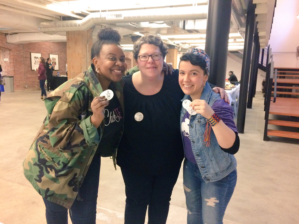 sixfiguretech's tweet image. Excited to be around amazing #techLadies like @SoGulley and @natsteinmetz ! 🌸🌻👾