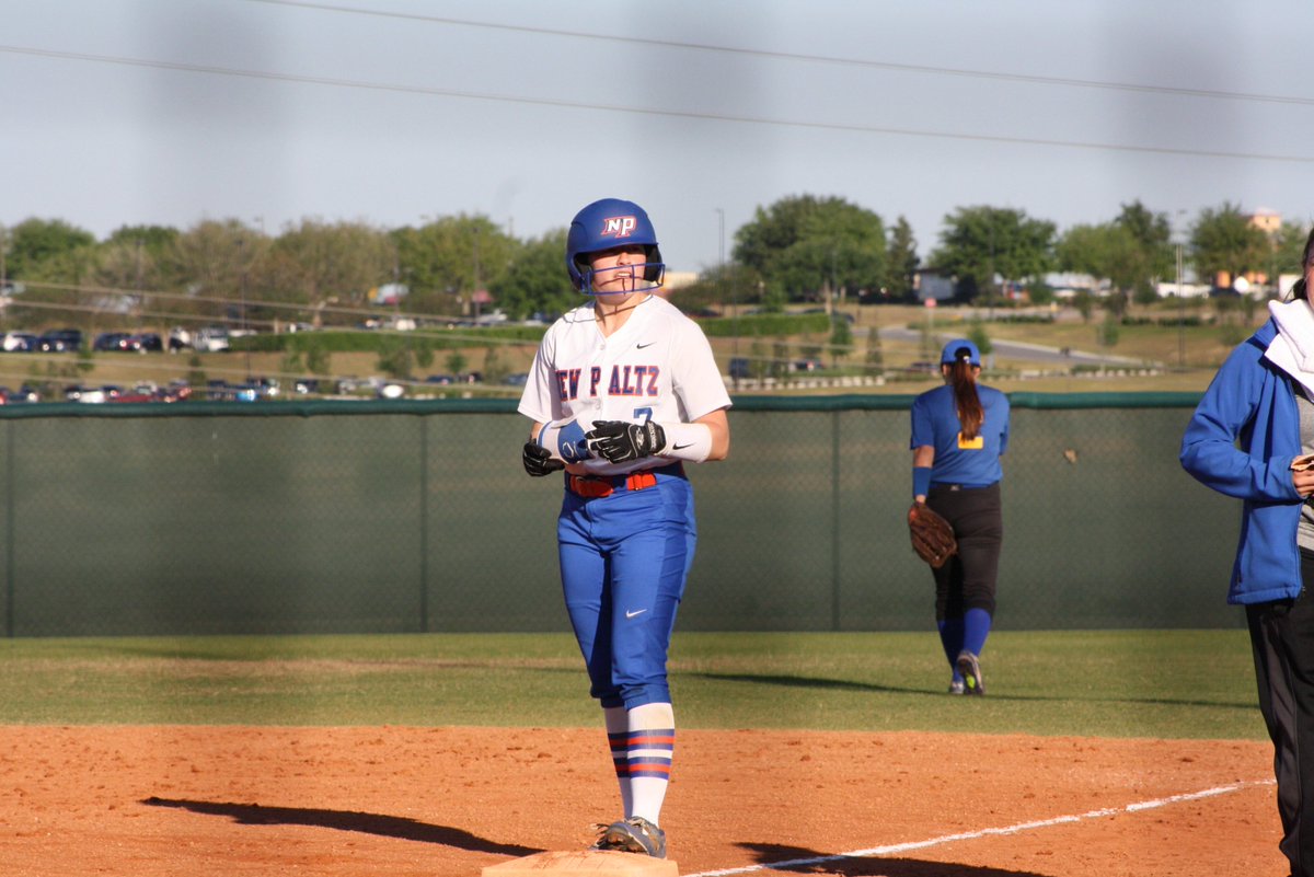 nphawks's tweet image. .@taylor_leonette hits extra-inning walk-off to complete @npsbhawks rally with 2-1 W over @TuftsAthletics Friday to cap off @PFXAthletics #THESpringGames Tournament #NPHawks #NPHawksSB #DIII #d3softball

STORY/HIGHLIGHTS: bit.ly/2G5XwtX