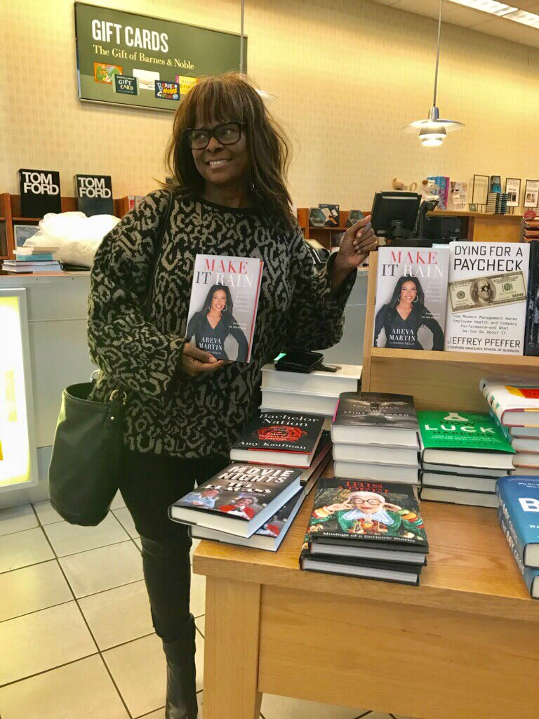 ArevaMartin's tweet photo. Love it when my friends @lashawnLee post pics picking up #MakeItRain @BNBuzz @TheGroveLA Thx to super friend and author @JoshSabarra we front facing y’all! #MakeItRain #Bestseller #Books #GroveLA #BarnesandNoble https://t.co/KZ2KuKWkYN