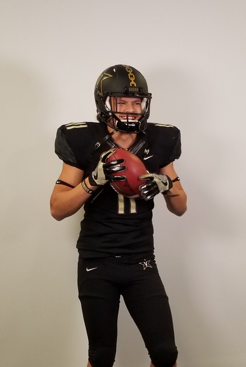 mommamasina's tweet photo. What an awesome first day on Salua Masina's official visit to Vanderbilt! He is definitely a Commodore! #AnchorDown #Dynamite18 #ohana #Blessed #Grateful #Happy https://t.co/tWf7a4kYlp