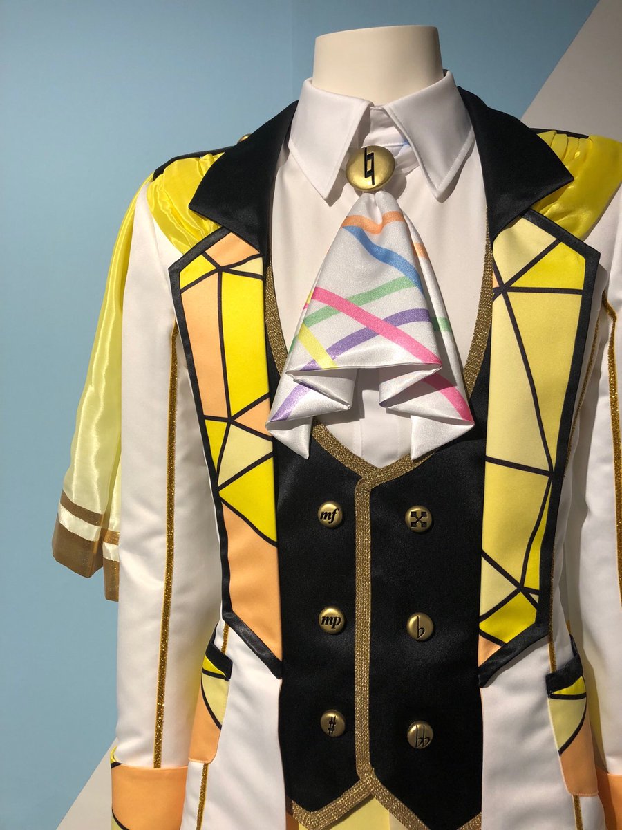 アイドリッシュセブン展 名古屋会場 10日目 アイナナ展も残すところあと2日です 本展では 各事務所からの貴重な資料や アイドル達の私物もお借りして展示しています 画像はステージ会場に飾ってある衣装です それぞれ思い入れのある楽曲の 衣装を