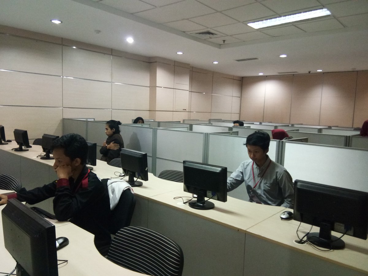 Lomba Web Design Compiler 2018 sudah dimulai. Semangat untuk para peserta lomba!