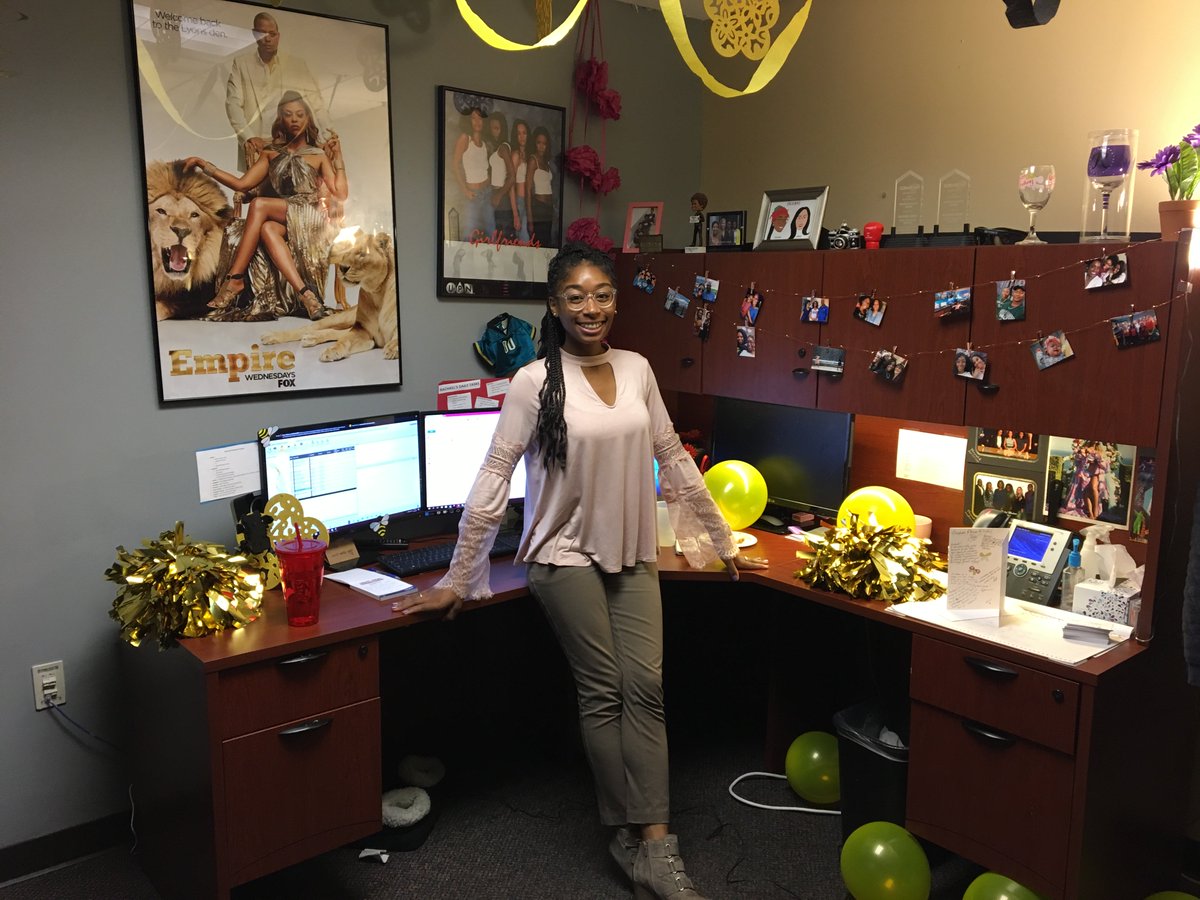 thisisrachael's tweet photo. From my wonderful #beyhive themed goodbye party! So grateful for my department!! They know me so well. #pieNOTcake #BeyStan
Will miss you guys 🐝🐝🐝 https://t.co/wCtm0mYUo7