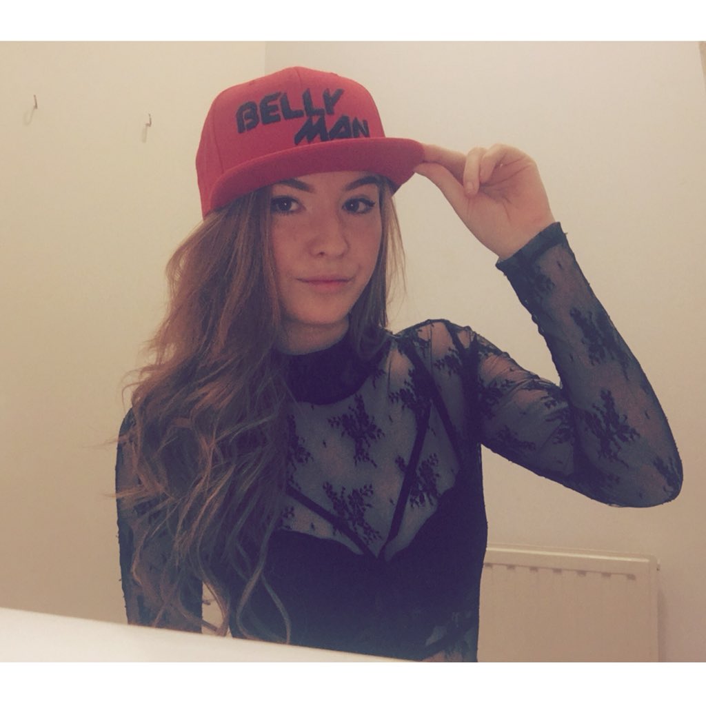mcmaddyv's tweet photo. Reppin Bellyman! You can go grab yourself a SnapBack on his FB Page! #dnb #Drumandbass #bellyman #maddyv #femalemc https://t.co/YMxJNblZhD