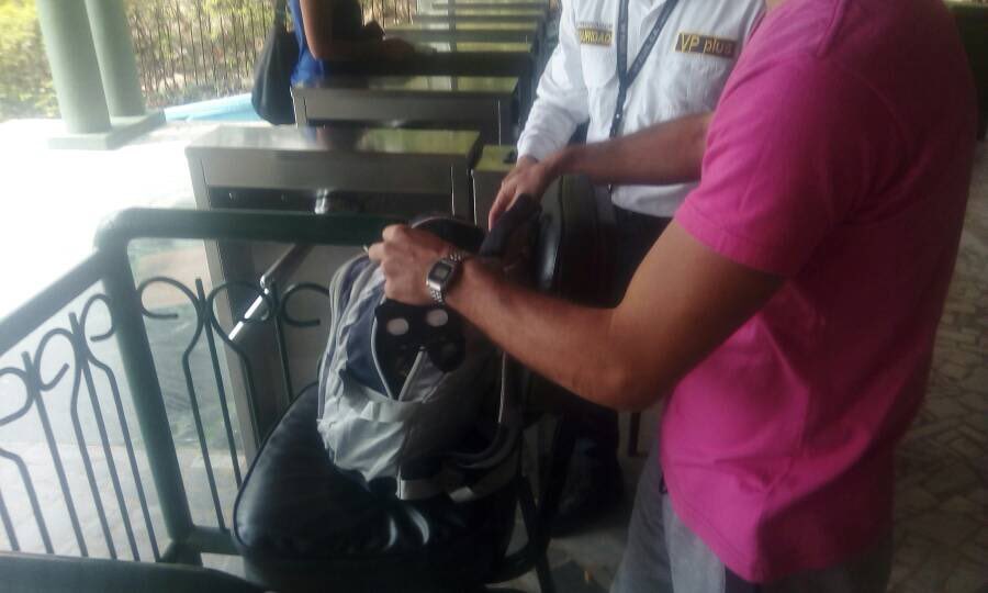 uam_ve's tweet photo. Asimismo se informa a la comunidad estudiantil que se estará realizando inspección visual a los morrales y maletines. Por lo cual solicitamos toda su colaboración. La seguridad requiere de la participación de todos. (2/2) https://t.co/em5rEsnR82