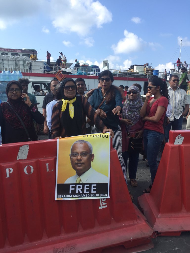 MariyaDidi's tweet photo. Just because PresidentYameen loses majority in Parliament, doesn’t mean all opposition Parliament Members have to be in jail or unseated!!! 
#FreeAllDetainedMPs
#EnforceSCRuling https://t.co/iZDPoLOB6u