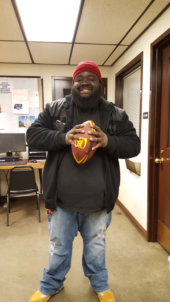 Everyday since we celebrated at PHL Day Hub the EAGLES win Mentor Shaunn Harris has ask me if I win a Safety prize can have the UPS football today was his lucky day!!🏈@JohnEitel2 @EricLinderUPS @Franciscovh17 @LynellFoxworth1 @ChesapeakUPSers #TeamPHLSnaps