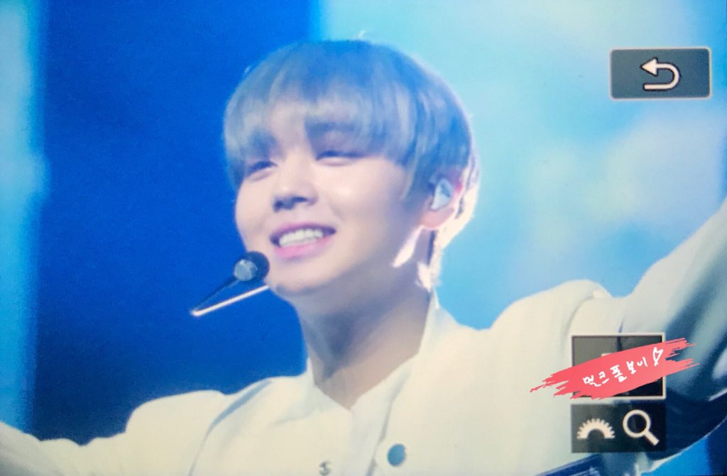 winkgingie's tweet photo. "Park Jihoon can't be centre bcs he's not versatile, he can only pulls off cute concepts, he's nothing but pretty face-"

well, bitches - https://t.co/KLHBcfJ9VR